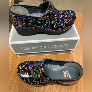 NIB, Dansko XP 2.0 Floating Hears Patent 42